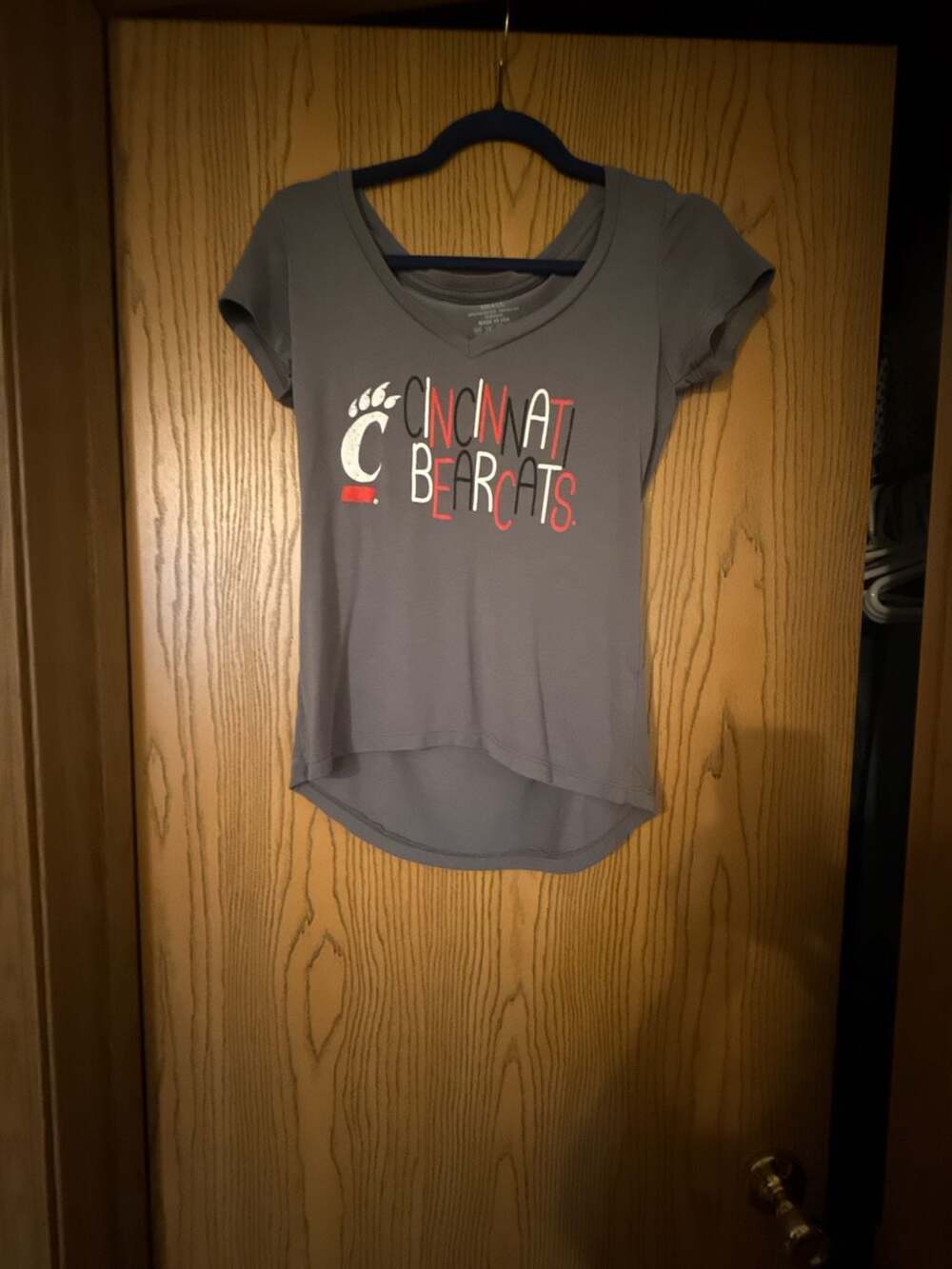 Blue 84 Cincinnati Bearcats V-Neck T-Shirt Women's Small
